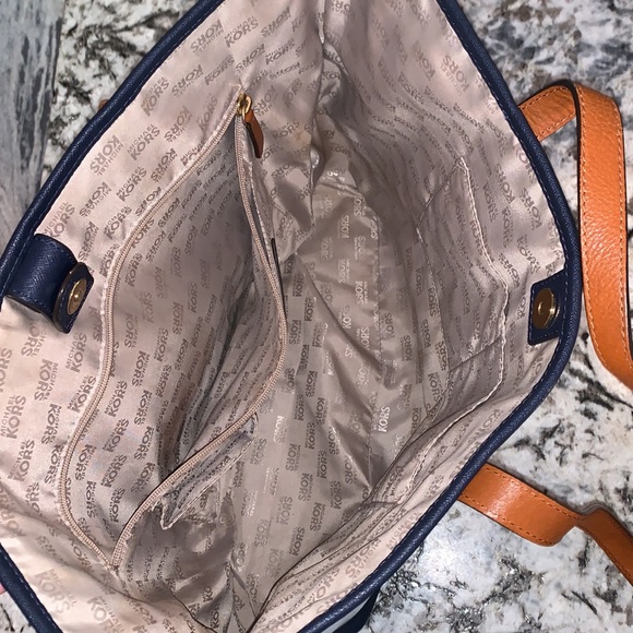Michael Kors Large Large Navy Striped Tote - Picture 7 of 10